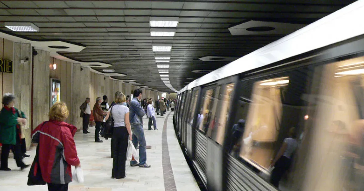 Explicațiile conducerii Metrorex după ce călătorii au reclamat frânări bruște și opriri între stații