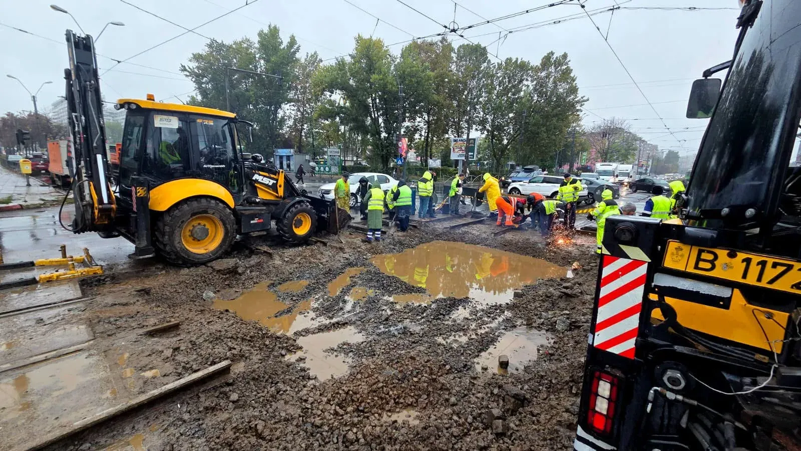 Lucrări la intersecția Calea Rahovei – Șoseaua Progresul: mai multe linii de tramvai sunt deviate până duminică